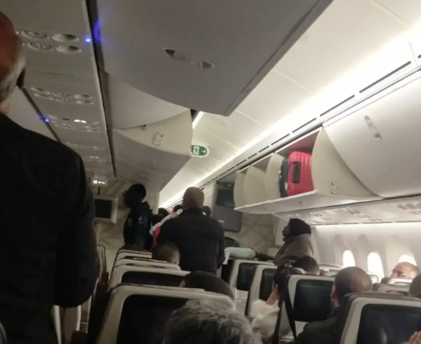 اعتصام داخل طائرة بمطار محمد الخامس بالدار البيضاء